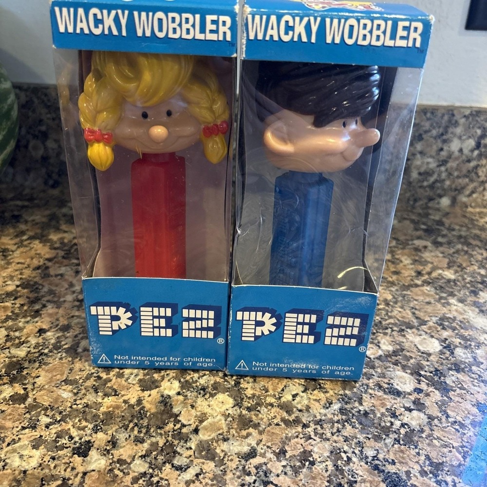 PEZ Boy and Girl Set Rare Retired Funko Wacky Wobbler Bobble Head 1999